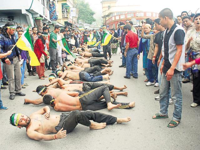 Gorkha Janmukti Yuva Morcha supporters in Darjeeling. (HT file photo)
