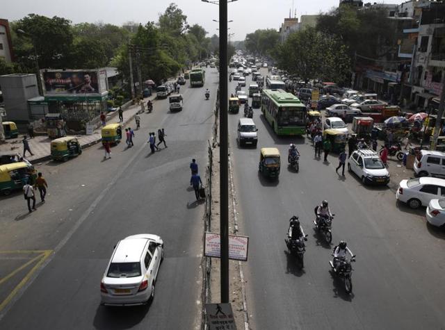 Kejriwal sees BJP hand in auto-taxi strike call; opposition party’s Vijay Goel plans to get challaned in protest. (Parveen Kumar/ HT Photo) Kejriwal sees BJP hand in auto-taxi strike call; opposition party’s Vijay Goel plans to get challaned in protest. (Parveen Kumar/ HT Photo)