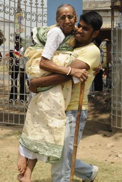 Renu Bala Dara, 85, being taken to the booth at Sian Primary School in Bolpur, Birbhum district for voting on Sunday. (Subhendu Ghosh/HT Photo) Renu Bala Dara, 85, being taken to the booth at Sian Primary School in Bolpur, Birbhum district for voting on Sunday. (Subhendu Ghosh/HT Photo)
