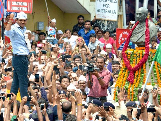 In this file photo, Patidar leader Hardik Patel raises his fist near the statue of Sardar Vallabhbhai Patel during a rally in Ahmedabad. The 22-year-old has been in jail since October.(AFP)