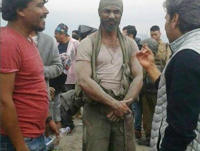 Shahid Kapoor plays an INA soldier in Rangoon.(Rangoonthemovie/Facebook)