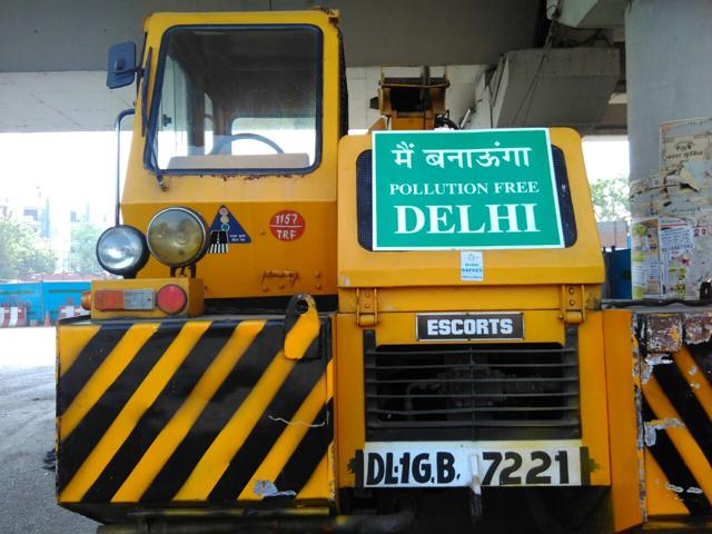 Unlike the scheme’s pilot phase, in which the focus was more on awareness and voluntary compliance, the government has cracked the whip on violators this time, with over 2,300 challans issued in the first two days. (Saumya Khandelwal/HT Photo) Unlike the scheme’s pilot phase, in which the focus was more on awareness and voluntary compliance, the government has cracked the whip on violators this time, with over 2,300 challans issued in the first two days. (Saumya Khandelwal/HT Photo)