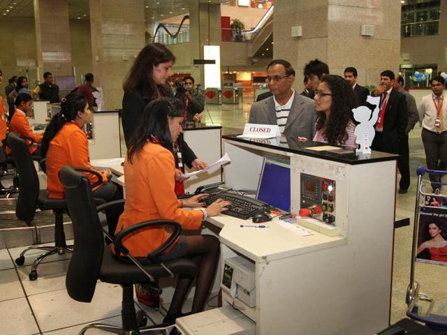 Fliers using the service can skip the check-in queues and head to a self-bag-drop counter where an airline staffer will verify the tag and complete the check-in process faster.(HT photo)