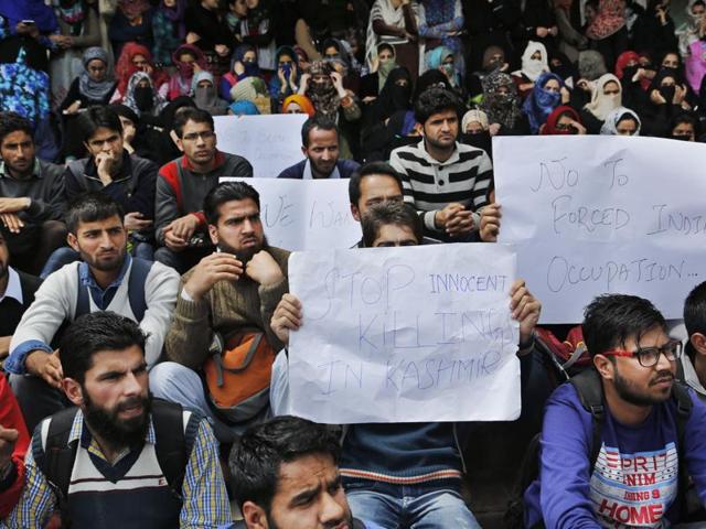 University of Kashmir students participate in a protest at the university campus against the recent deaths of civilians allegedly fired upon by Indian security forces during recent protests, in Srinagar, India, Monday, April 18, 2016.(AP) University of Kashmir students participate in a protest at the university campus against the recent deaths of civilians allegedly fired upon by Indian security forces during recent protests, in Srinagar, India, Monday, April 18, 2016.(AP)
