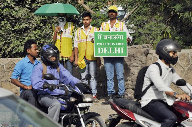 The second phase of the odd-even experiment was launched on April 15 to reduce the alarming levels of air pollution in the city.. (Burhaan Kinu/HT Photo) The second phase of the odd-even experiment was launched on April 15 to reduce the alarming levels of air pollution in the city.. (Burhaan Kinu/HT Photo)