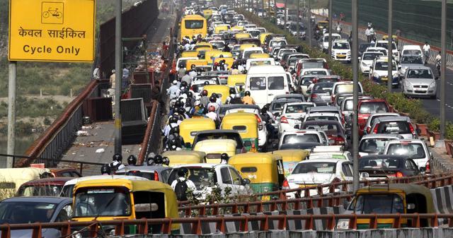 App-based cab services made the most of odd-even scheme, with many commuters complaining of steep surge pricing. (Sonu Mehta/HT Photo) App-based cab services made the most of odd-even scheme, with many commuters complaining of steep surge pricing. (Sonu Mehta/HT Photo)