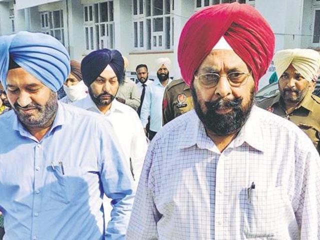 Zira DSP Hardev Singh (left) and DIG Kultar Singh in a file photo. (Sameer Sehgal/HT) Zira DSP Hardev Singh (left) and DIG Kultar Singh in a file photo. (Sameer Sehgal/HT)