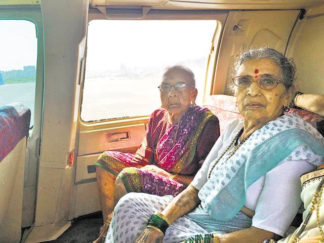 102-year-old Thane resident fulfilled wish with 15-minute ride along the western coast. (HT Photo)