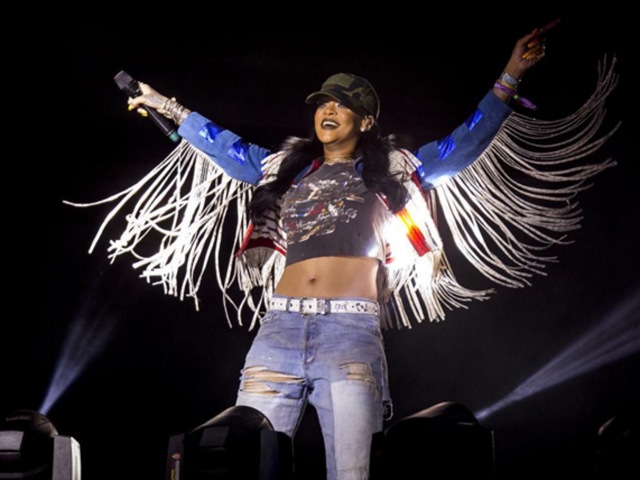 Rihanna performs a set at Coachella 2016. The popstar was later spotted with Leonardo DiCaprio, her rumoured ex-boyfriend. (Instagram) 