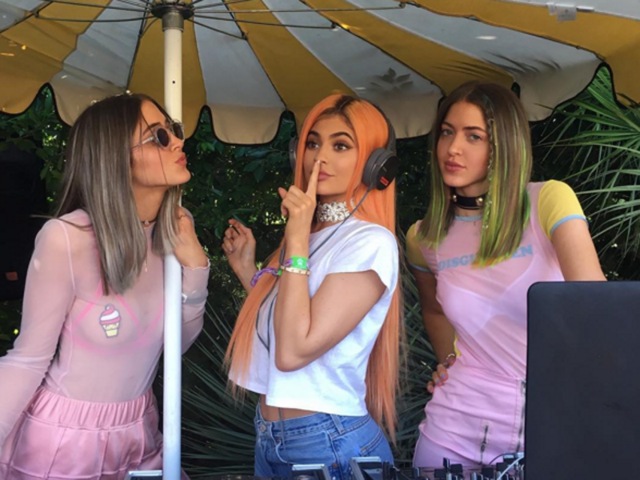 Kylie Jenner continues to be adventurous with her hairdos at Coachella 2016. (Instagram) 