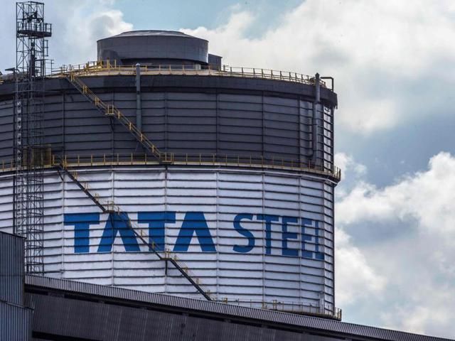 A picture shows Tata Steel's steel plant in Scunthorpe, north east England, on March 31, 2016. Britain is "doing everything it can" to help the country's stricken steel industry following Tata Steel's decision to put its British business up for sale, Prime Minister David Cameron said.(AFP Photo)