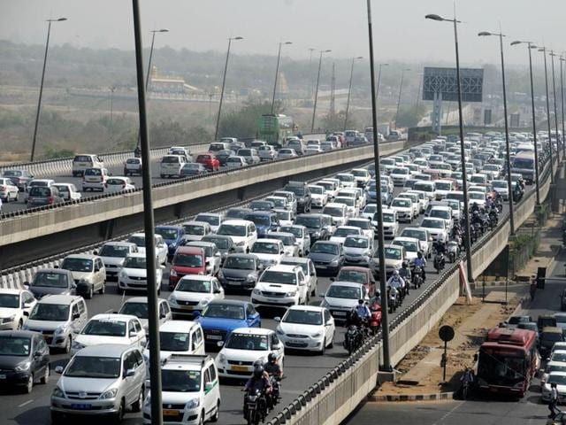 The Delhi Pollution Control Committee on Monday said initial trends showed odd even will have a positive impact on the Capital’s air quality. (Parveen Kumar/HT Photo) The Delhi Pollution Control Committee on Monday said initial trends showed odd even will have a positive impact on the Capital’s air quality. (Parveen Kumar/HT Photo)