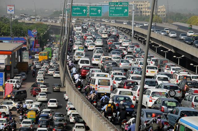 The Delhi-Gurgaon expressway witnesses frequent traffic jams, supposedly due to bad planning. (Parveen Kumar/HT photo) The Delhi-Gurgaon expressway witnesses frequent traffic jams, supposedly due to bad planning. (Parveen Kumar/HT photo)
