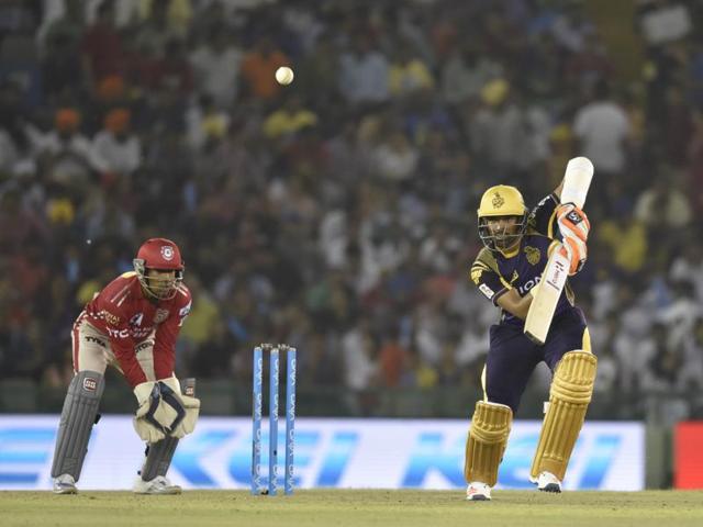 Robin Uthappa of Kolkata Knight Rider team plays a shot against Kings XI Punjab. (Gurpreet Singh/HT Photo) 