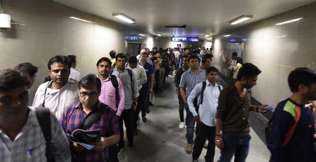 Long queues were seen at the Delhi Metro stations on Monday, April 18, 2016. This photo is of the Rajiv Chowk metro Station Gate no 5, and 6. (Sonu Mehta / HT Photo )