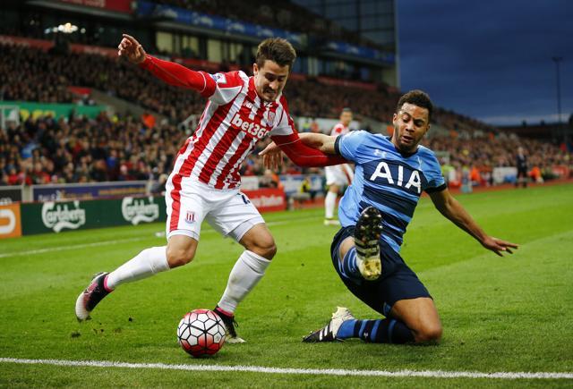 Tottenham's Mousa Dembele in action with Stoke's Bojan Krkic. (Reuters Photo)