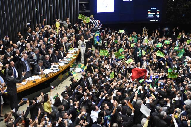 Brazil's lawmakers celebrate after they reached the votes needed to authorise President Dilma Rousseff's impeachment to go ahead, at the Congress in Brasilia on April 17, 2016. Brazilian lawmakers on Sunday reached the two thirds majority necessary to authorize impeachment proceedings against President Dilma Rousseff. (AFP Photo) Brazil's lawmakers celebrate after they reached the votes needed to authorise President Dilma Rousseff's impeachment to go ahead, at the Congress in Brasilia on April 17, 2016. Brazilian lawmakers on Sunday reached the two thirds majority necessary to authorize impeachment proceedings against President Dilma Rousseff. (AFP Photo)