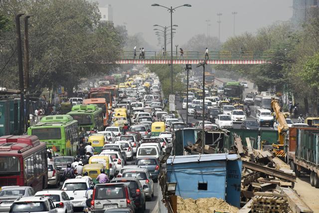 Many parts of the city witnessed jams on Tuesday, despite the implementation of the odd-even scheme.(Saumya Khandelwal/HT Photo)