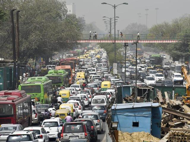 Heavy traffic at Ring road near Pragati Maidan in New Delhi on Tuesday. (Ravi Choudhhary/HT) Heavy traffic at Ring road near Pragati Maidan in New Delhi on Tuesday. (Ravi Choudhhary/HT)