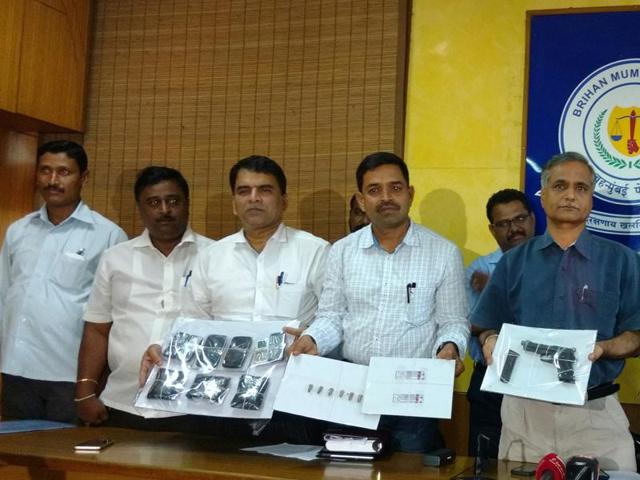 Surgical knives, pistols, bullets and mobile phones were recovered from the trio. (HT Photo) Surgical knives, pistols, bullets and mobile phones were recovered from the trio. (HT Photo)