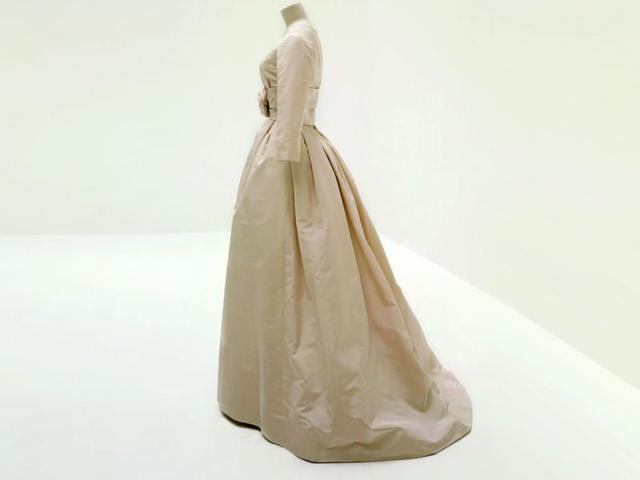Christian Dior by Yves Saint Laurent, wedding dress for Geneviève Page, 1959. (AFP) Christian Dior by Yves Saint Laurent, wedding dress for Geneviève Page, 1959. (AFP)