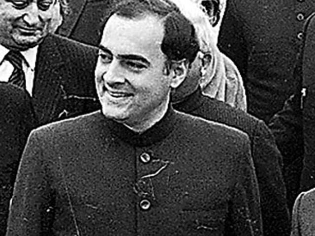 Former PM Rajiv Gandhi (C) with then Pakistan President Zia-ul-Haq (R) at the Palam airport on Decemeber 17, 1985. (HT File Photo) Former PM Rajiv Gandhi (C) with then Pakistan President Zia-ul-Haq (R) at the Palam airport on Decemeber 17, 1985. (HT File Photo)