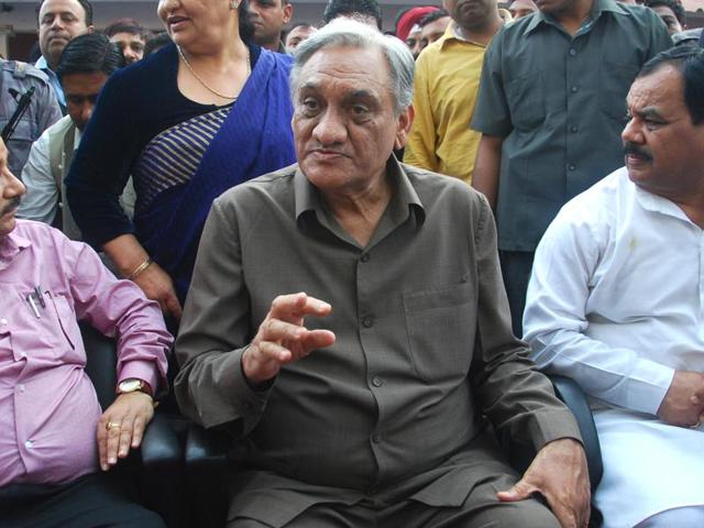 Congress rebel Vijay Bahuguna led a section of leaders to rebel against the Harish Rawat government last month, eventually pushing Uttarkhand into President’s rule. (HT file photo) Congress rebel Vijay Bahuguna led a section of leaders to rebel against the Harish Rawat government last month, eventually pushing Uttarkhand into President’s rule. (HT file photo)