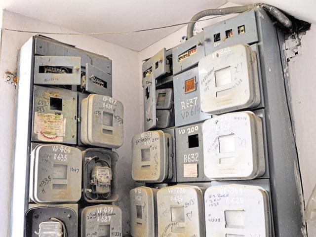There has been a surge in demand for electricity meters in Gurgaon, but the supply has fallen short. (Abhinav Saha/HT Photo) There has been a surge in demand for electricity meters in Gurgaon, but the supply has fallen short. (Abhinav Saha/HT Photo)