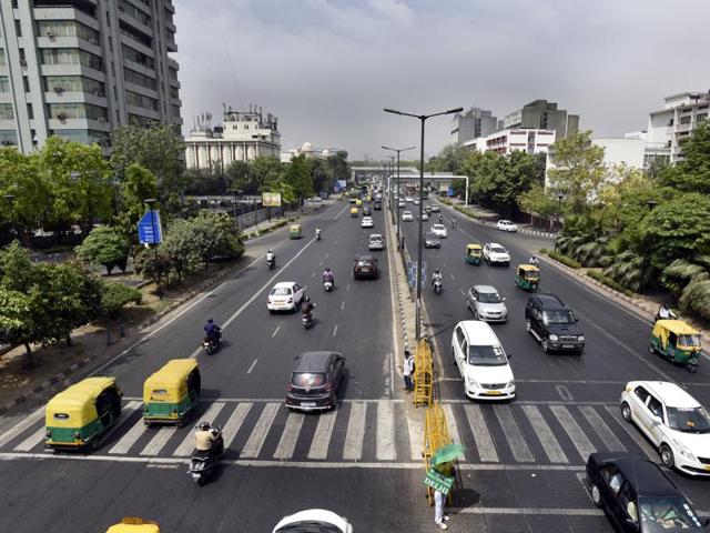 A civil defence volunteer takes a break in Nehru place on Wednesday.(Raj K Raj/Hindustan Times)