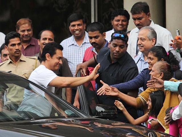 Aamir Khan meeting his fans outside Lilavati Hospital where he went to meet Dilip Kumar. (ANI)