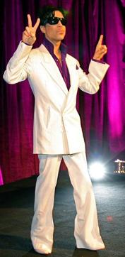 US pop star 'Prince' poses during a photocall in central London, 08 May 2007. (AFP) US pop star 'Prince' poses during a photocall in central London, 08 May 2007. (AFP)