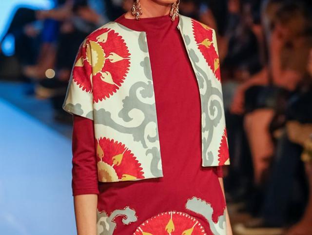 A models presents a creation by Uzbekistan's design house BY SIPA. (REUTERS) A models presents a creation by Uzbekistan's design house BY SIPA. (REUTERS)