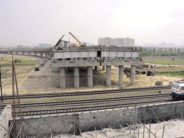 The 3.65-km elevated link road is complete on both sides — Vijay Nagar and Meerut Crossing. (Sakib Ali/ HT Photo) The 3.65-km elevated link road is complete on both sides — Vijay Nagar and Meerut Crossing. (Sakib Ali/ HT Photo)