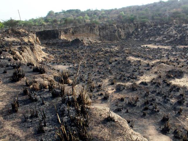 Four fire tenders were pressed into service and the firemen had to battle for an hour to contain the flames.(PARVEEN KUMAR/HT PHOTO) Four fire tenders were pressed into service and the firemen had to battle for an hour to contain the flames.(PARVEEN KUMAR/HT PHOTO)
