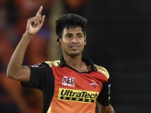 Mustafizur Rahman’s three overs ensured a set Suresh Raina could not give Gujarat Lions a finish to the innings. (Kunal Patil/HT Photo) Mustafizur Rahman’s three overs ensured a set Suresh Raina could not give Gujarat Lions a finish to the innings. (Kunal Patil/HT Photo)