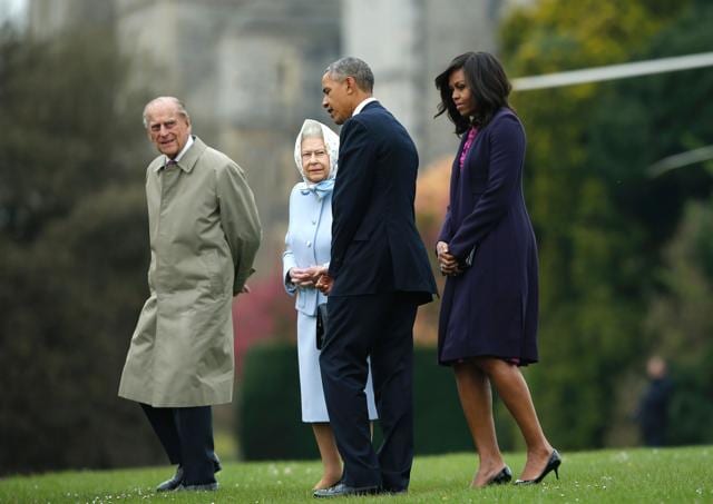 US President Barack Obama (2R) and his wife US First Lady Michelle Obama (R) are greeted by Britain's Queen Elizabeth II. (AFP) US President Barack Obama (2R) and his wife US First Lady Michelle Obama (R) are greeted by Britain's Queen Elizabeth II. (AFP)