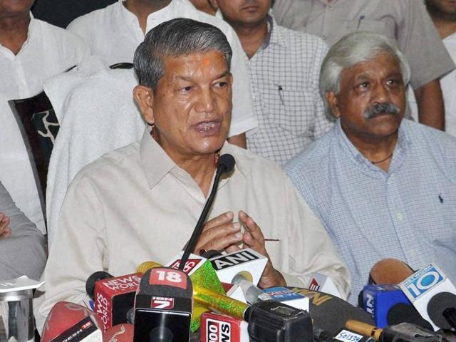 The Supreme Court on Friday ordered that the Uttarakhand high court verdict removing President’s rule in the state and restoring Congress’ Harish Rawat as chief minister be kept in abeyance till April 27.(PTI)