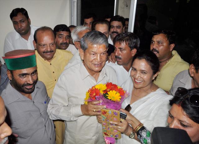 Chief Minister Harish Rawat meets Governor KK Paul in Dehradun on Thursday after the Uttarakhand High Court quashed the imposition of President’ rule in the state.(PTI)