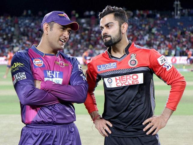 Rising Pune Supergiants captain MS Dhoni and Virat Kohli Captain of Royal Challengers Bangalore during their IPL match. (PTI Photo) 