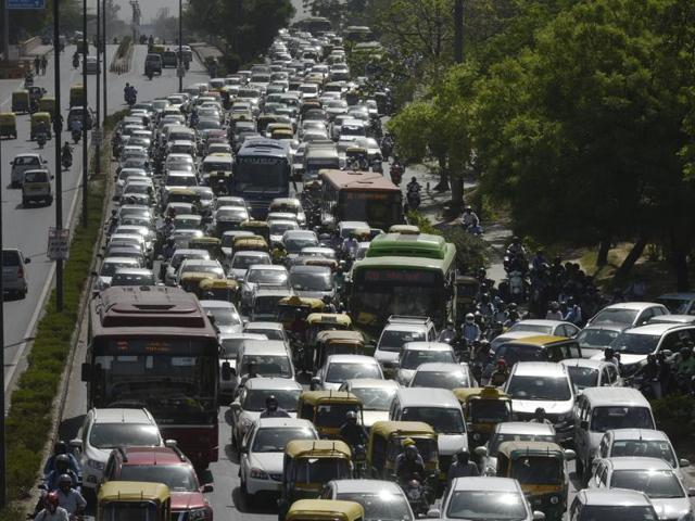 Before odd-even phase-2, around 250 cases of bus breakdown were reported every day. This increased to 450 on April 15 and 16. After the government intervened, the number came down to 150 per day, he said. (Photo by Ravi Choudhary/ Hindustan Times)(Hindustan Times)