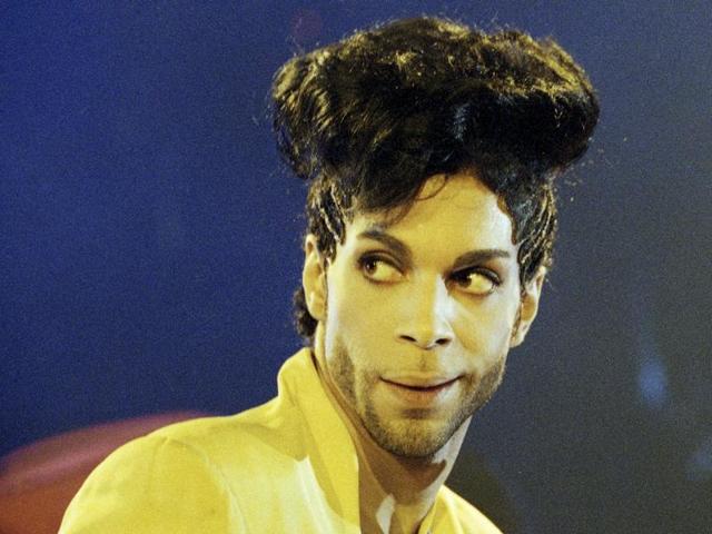 prince-performs-during-london-diamonds-arena-pearls_e1a6238c-0855-11e6-afce-cd590874c67e.jpg