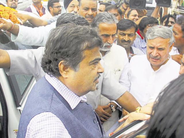 Nitin Gadkari, Union minister for road transport, highways and shipping inspected the Delhi-Gurgaon Expressway and visited the Kherki Daula toll plaza on July 25, 2014. Nitin Gadkari, Union minister for road transport, highways and shipping inspected the Delhi-Gurgaon Expressway and visited the Kherki Daula toll plaza on July 25, 2014.