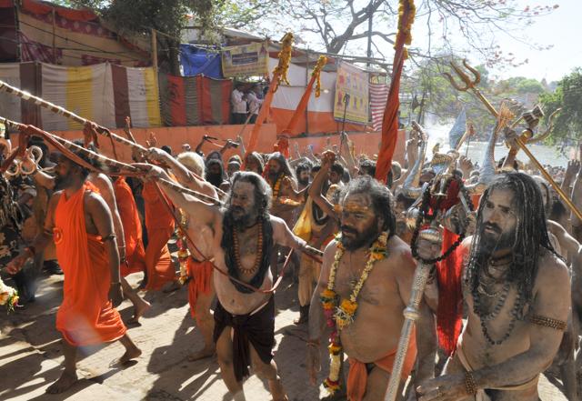 Before taking the plunge, processions of sadhus paraded through the town, brandishing their traditional swords and tridents, dancing and chanting mantras. (Shankar Mourya/ Hindustan Times) Before taking the plunge, processions of sadhus paraded through the town, brandishing their traditional swords and tridents, dancing and chanting mantras. (Shankar Mourya/ Hindustan Times)