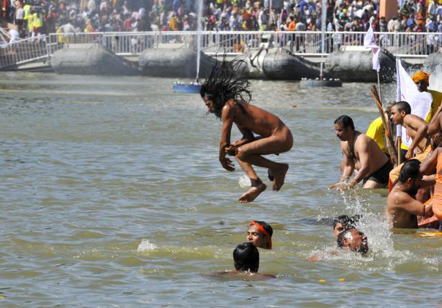 Sadhus belonging to thirteen different akharas took a dip one after the other, as per elaborate arrangements made by the authorities. Devotees believe that the holy bath cleanses you of all sins. (Shankar Mourya/ Hindustan Times) Sadhus belonging to thirteen different akharas took a dip one after the other, as per elaborate arrangements made by the authorities. Devotees believe that the holy bath cleanses you of all sins. (Shankar Mourya/ Hindustan Times)