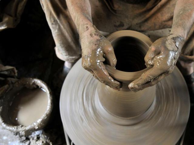 Making this instrument is not easy. It needs to be moulded delicately and requires lot of patience on the part of the potter. (Waseem Andrabi/ HT)