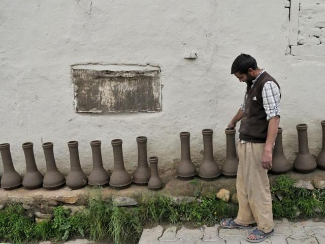 The instrument is slowly losing its melody in Kashmir, possibly due to the advent of western music instruments. (Waseem Andrabi/ HT)