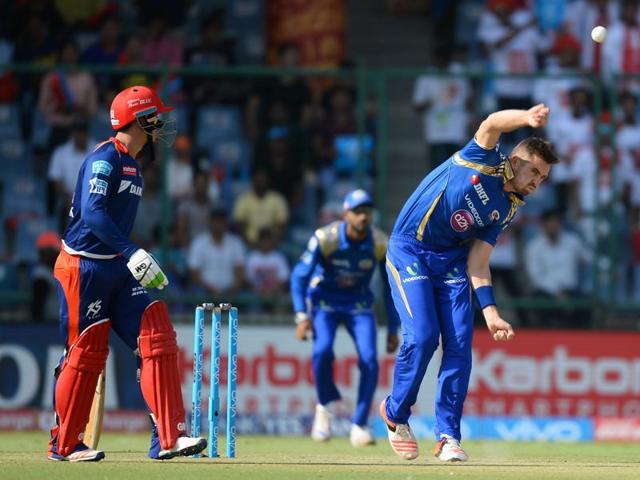Mumbai Indians bowler Tim Southee (R) bowls during the 2016 Indian Premier League (IPL). (AFP Photo)