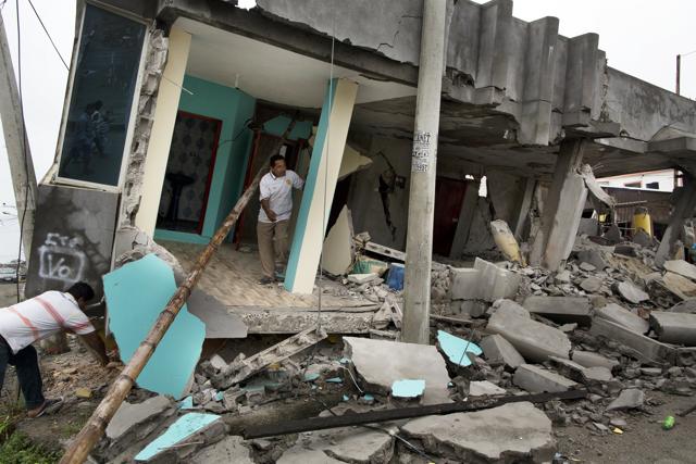 Residents work to salvage what they can from an earthquake-damaged home before bulldozers mow it down, in Pedernales, Ecuador on April 22, 2016. (AP) Residents work to salvage what they can from an earthquake-damaged home before bulldozers mow it down, in Pedernales, Ecuador on April 22, 2016. (AP)