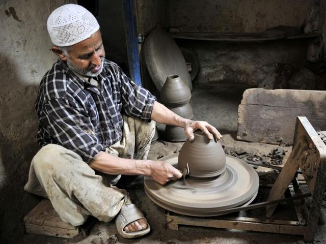 A similar instrument is also played in Iran and Arabia, and it is from here that the historians believe, the instrument may have come to Kashmir. (Waseem Andrabi/ HT)