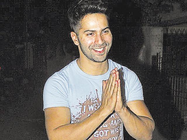 Varun Dhawan posed for the shutterbugs at the Mumbai airport. (SHAKTI YADAV)